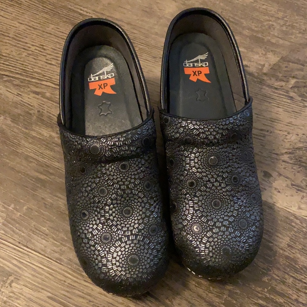 🌺Dansko 38 XP Clogs💥